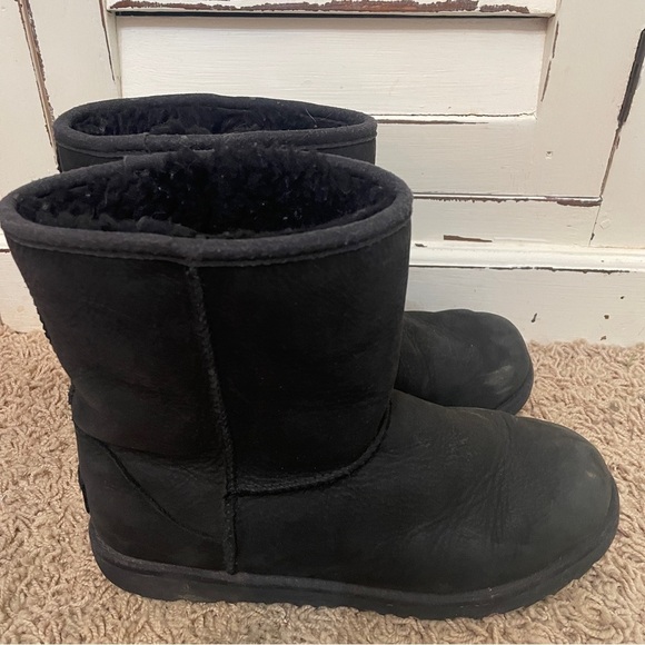 UGG Australia Short Boot Black Booties Size 5 Uggs Ankle Boots Winter Snow - Picture 4 of 8